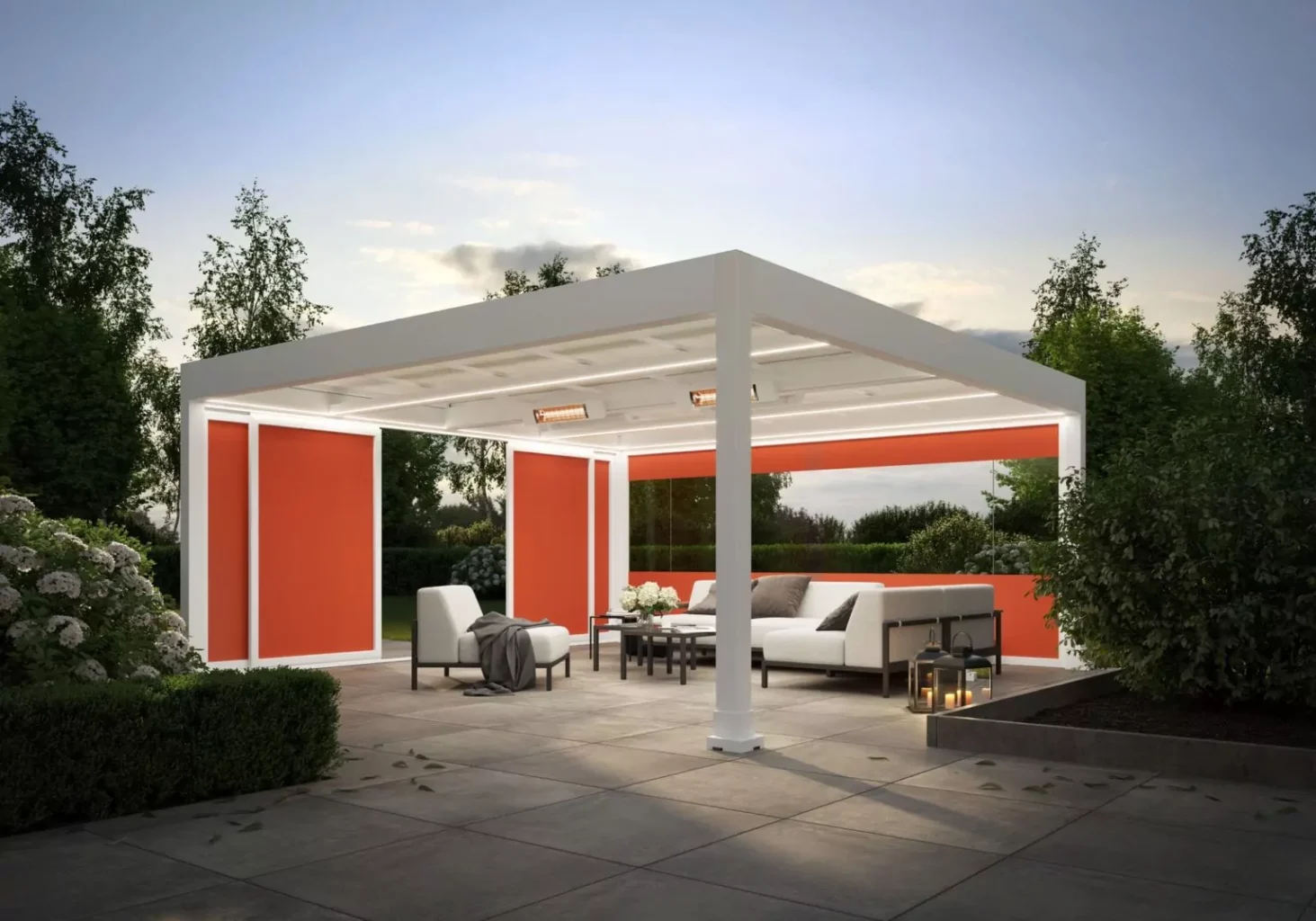 Große freistehende Markise über einer Sitzgruppe auf einer Terasse